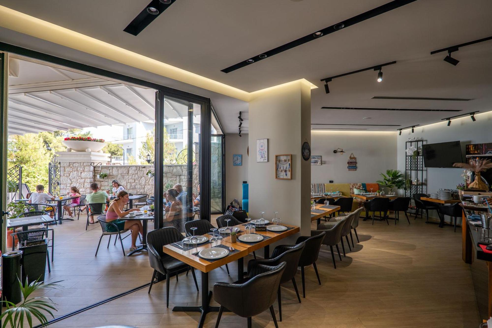 Ami Mar Hotel Sarandë Eksteriør bilde